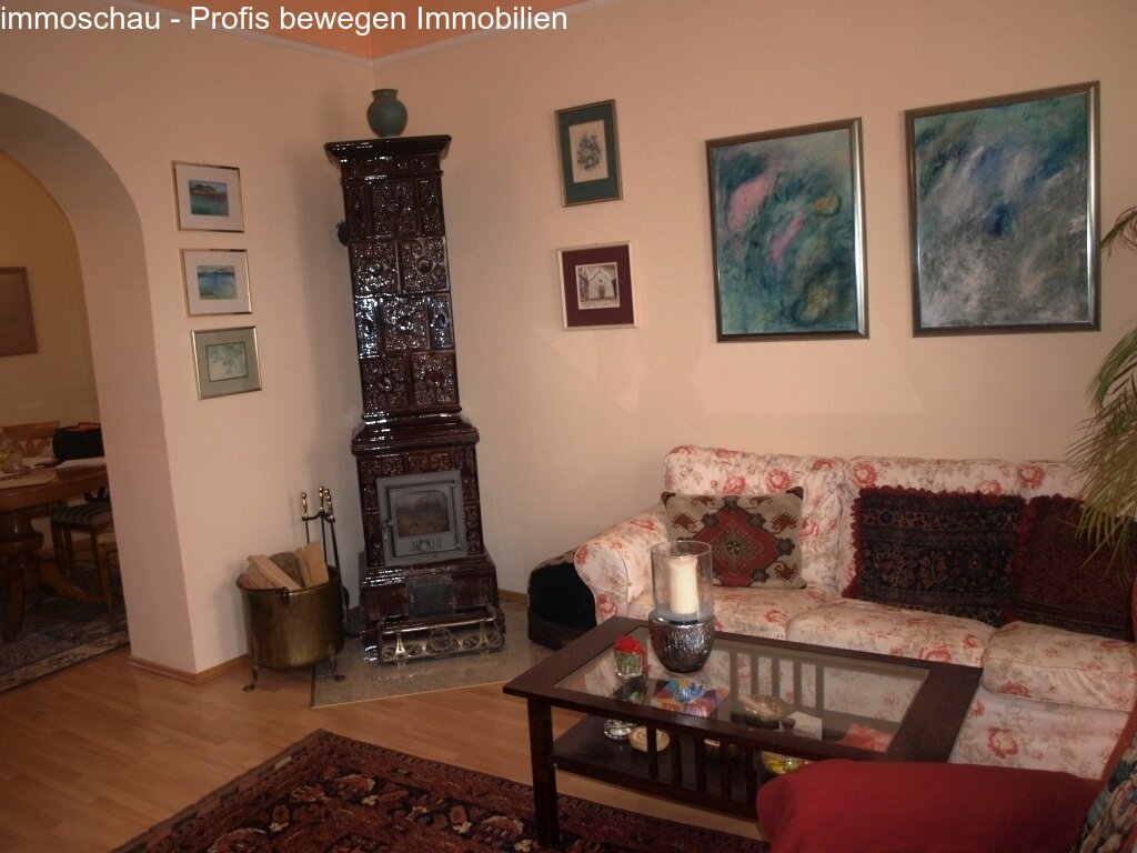 Wohnzimmer mit Kachelofen