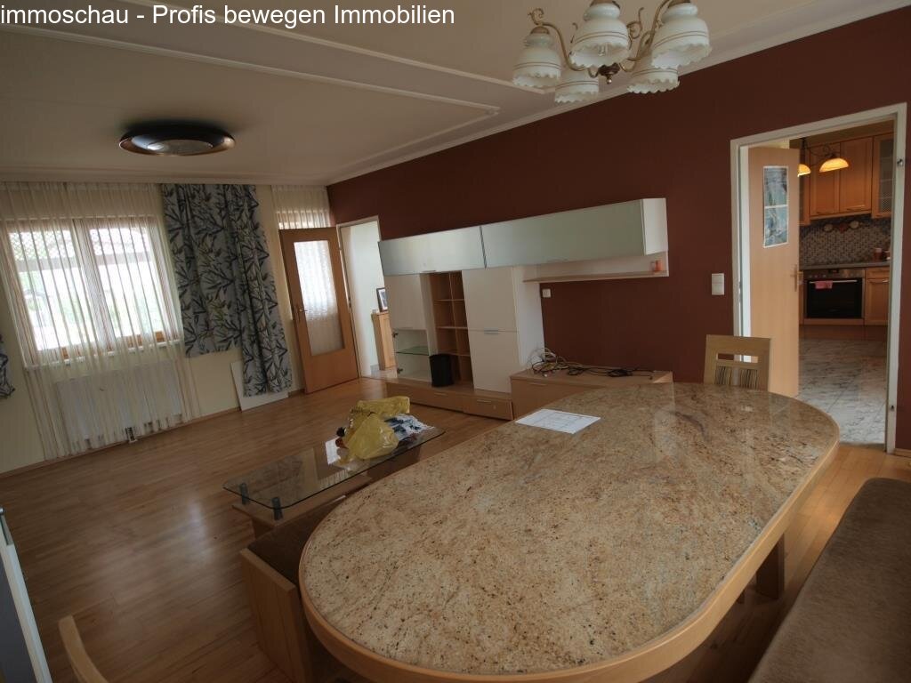 Wohnzimmer mit 2 Eingängen