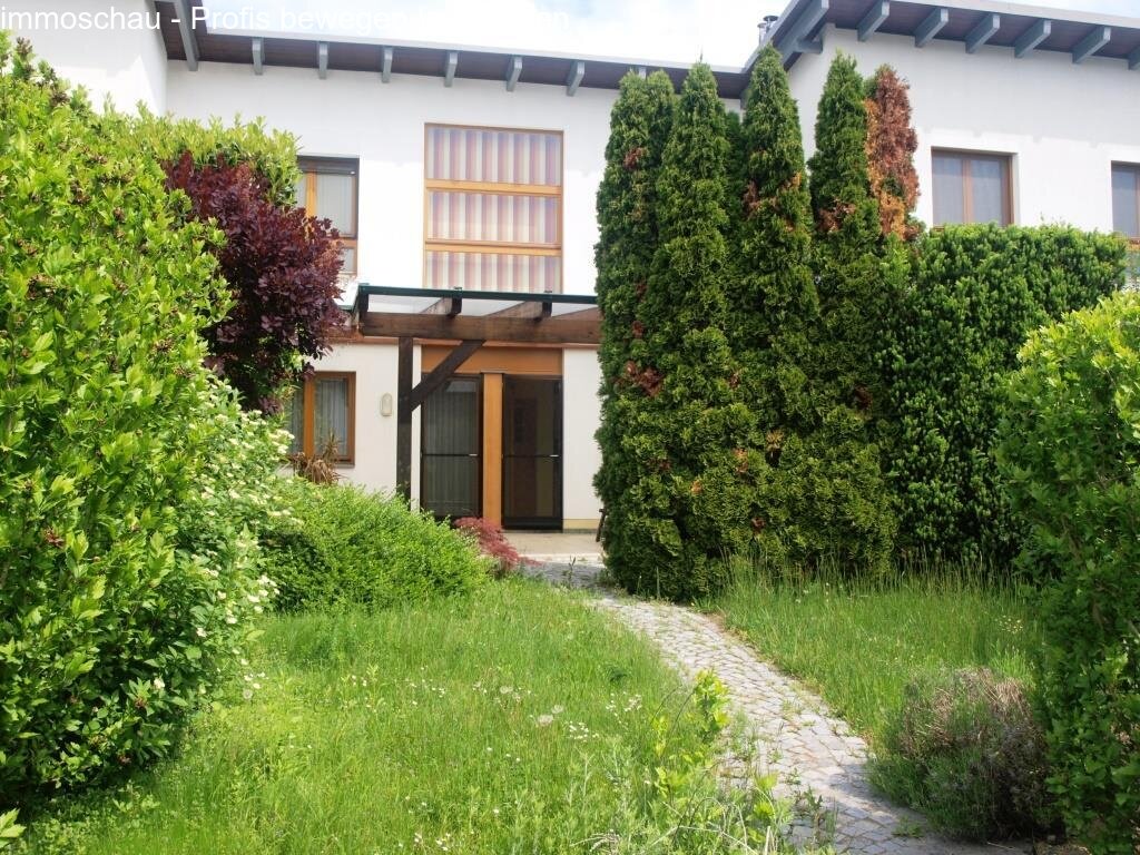 Hausansicht von der Gartenseite 