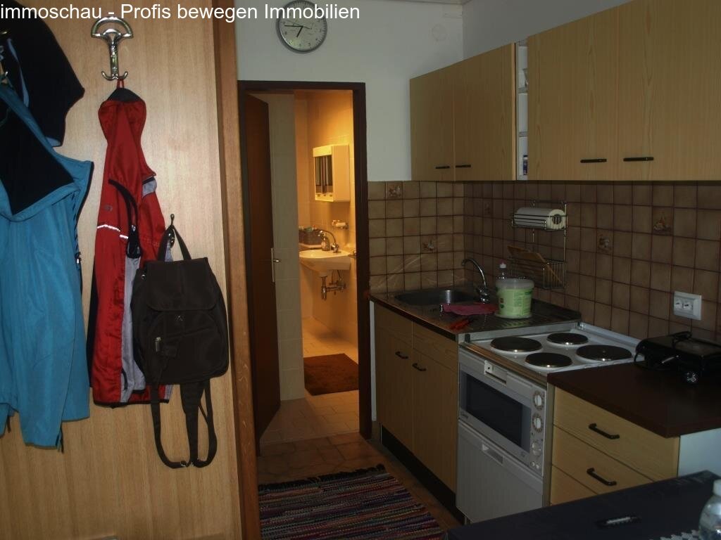 Küche und Eingang ins Badezimmer