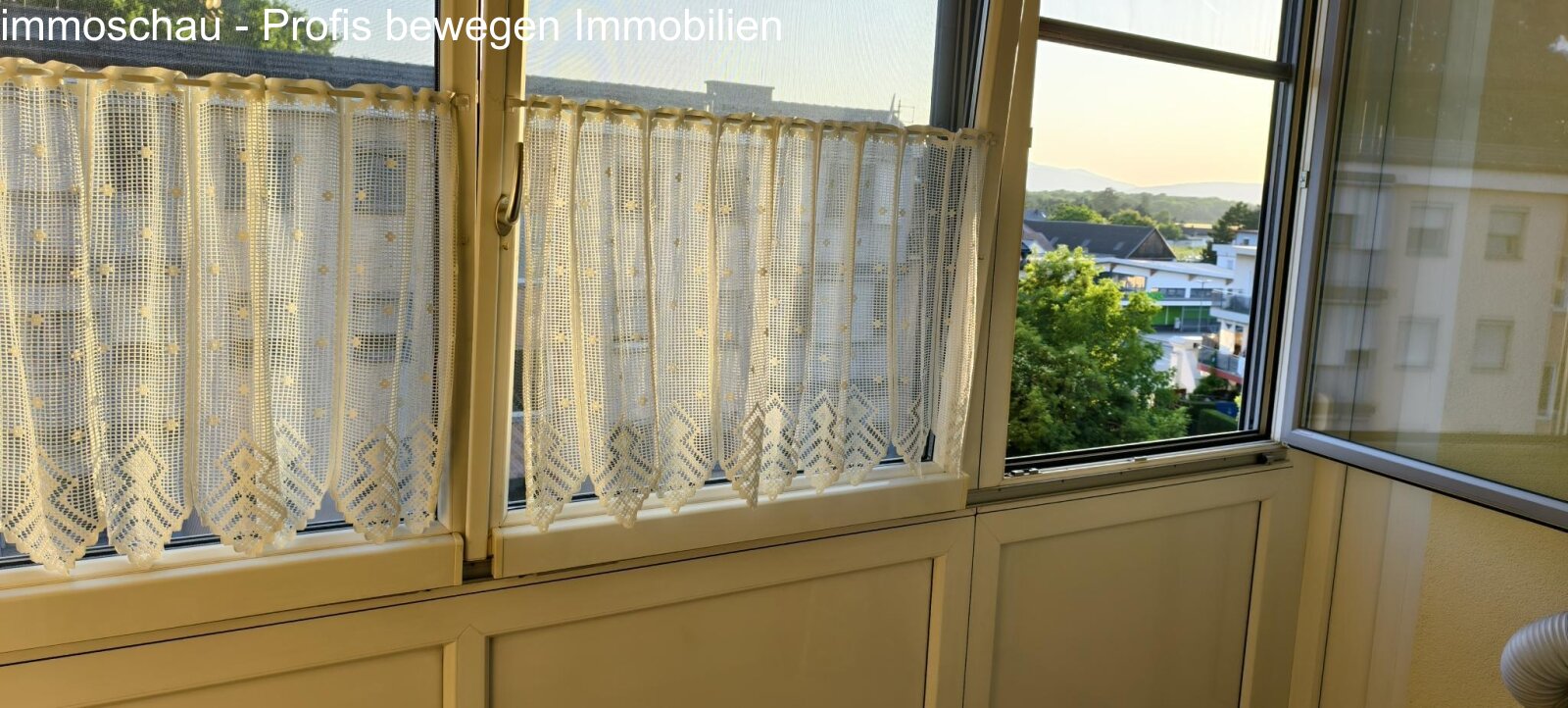 Verglaste Loggia mit Ausblick