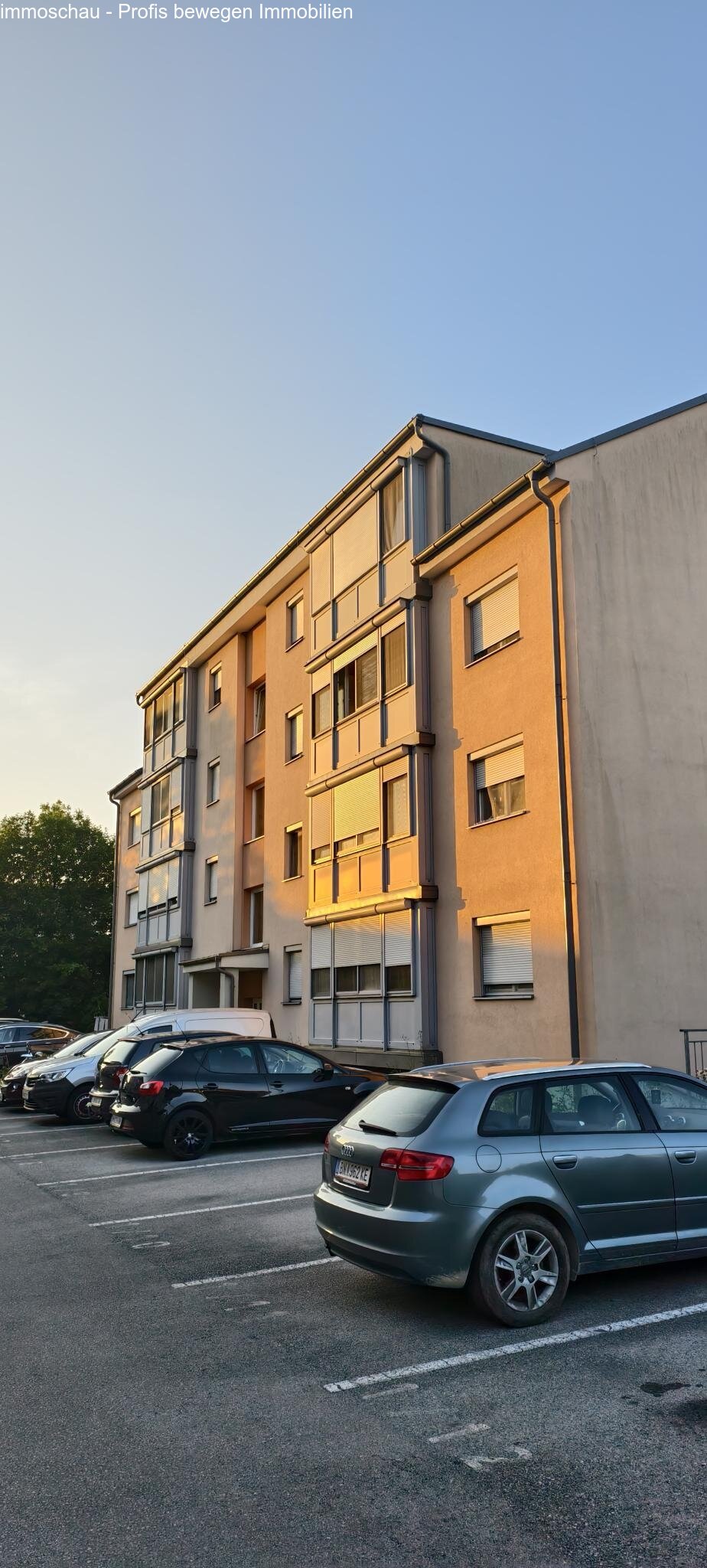 Hausansicht gesamt  Hausansicht gesamt