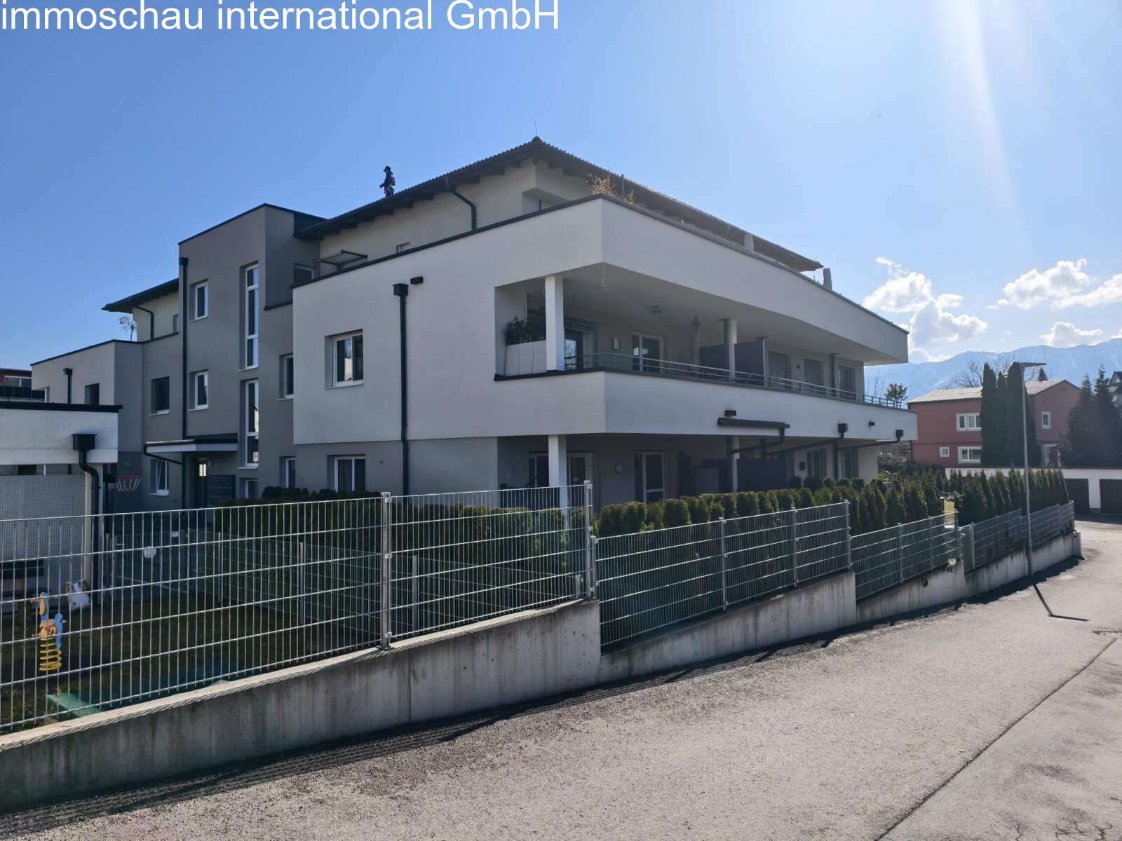 TOP- 3 Zimmereigentumswohnung mit Garten und Garage 