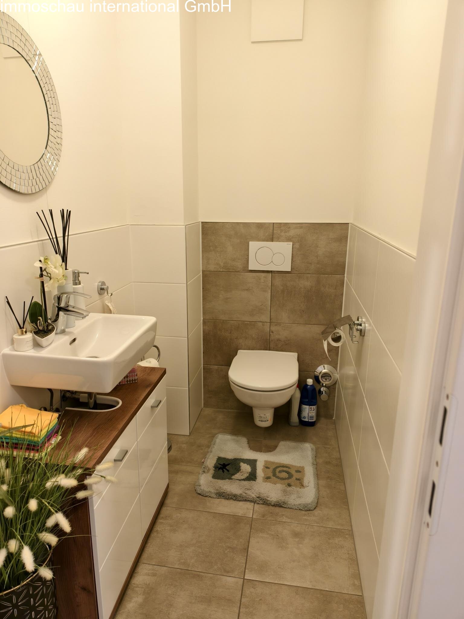 WC mit Handwaschbecken