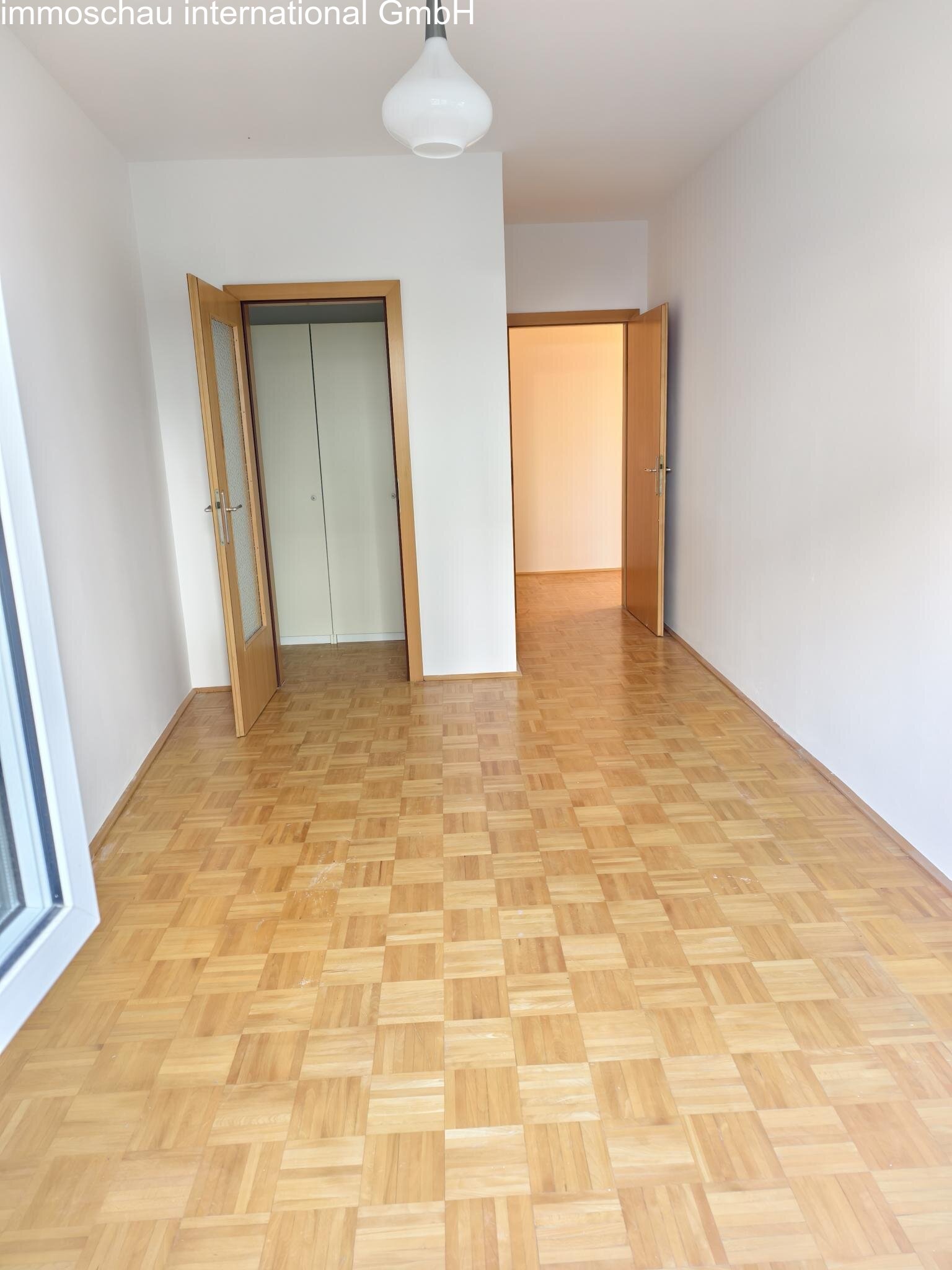 Blick vom Fenster ins Gästezimmer