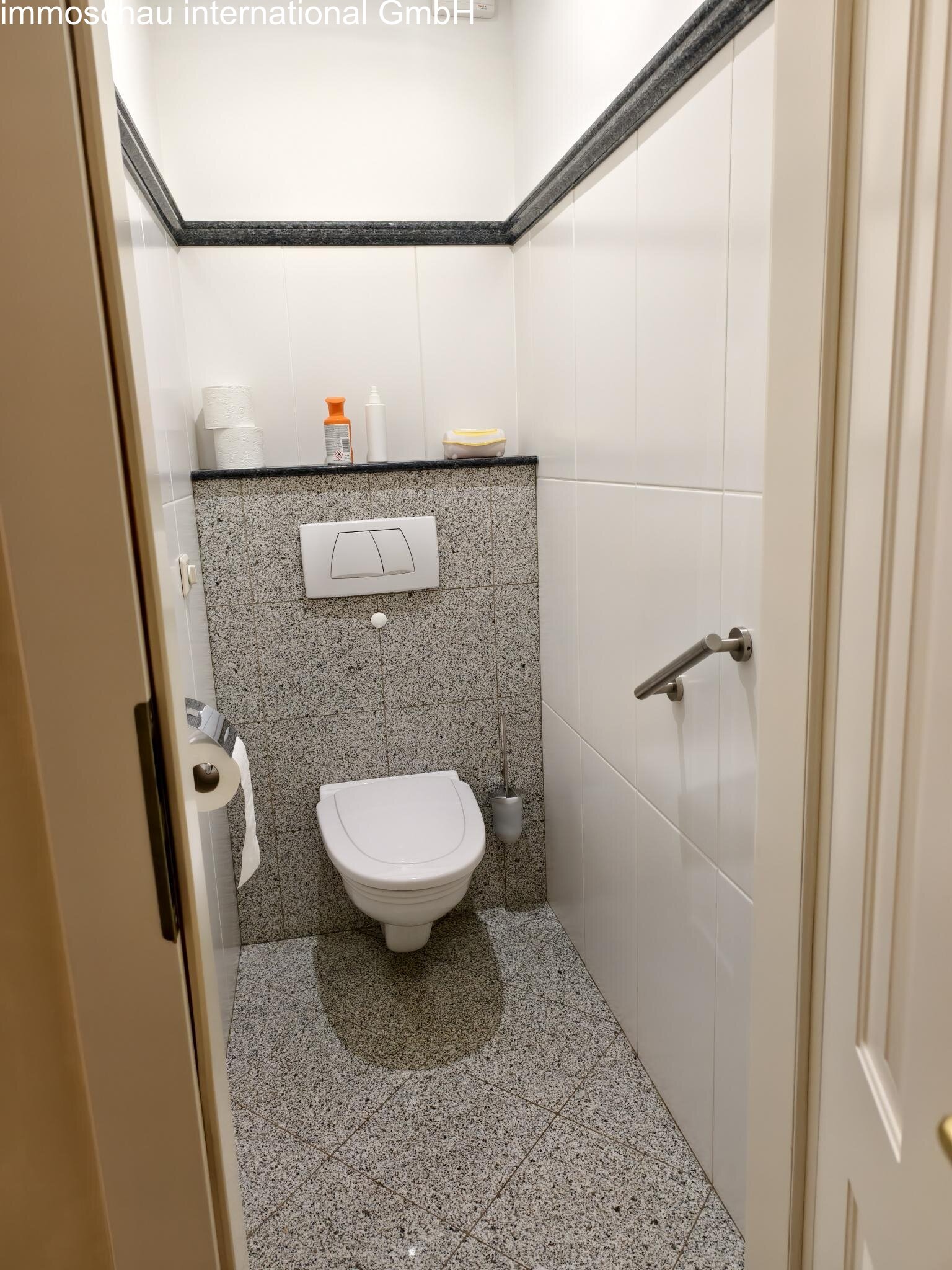 WC WC