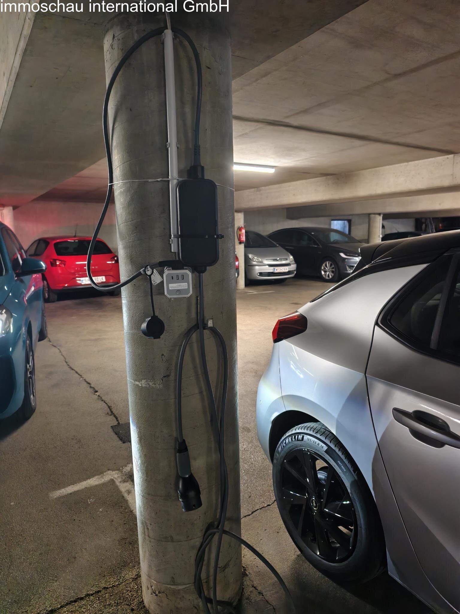 Garagenplatz mit Elektroanschluss für PKW Garagenplatz mit Elektroanschluss für PKW